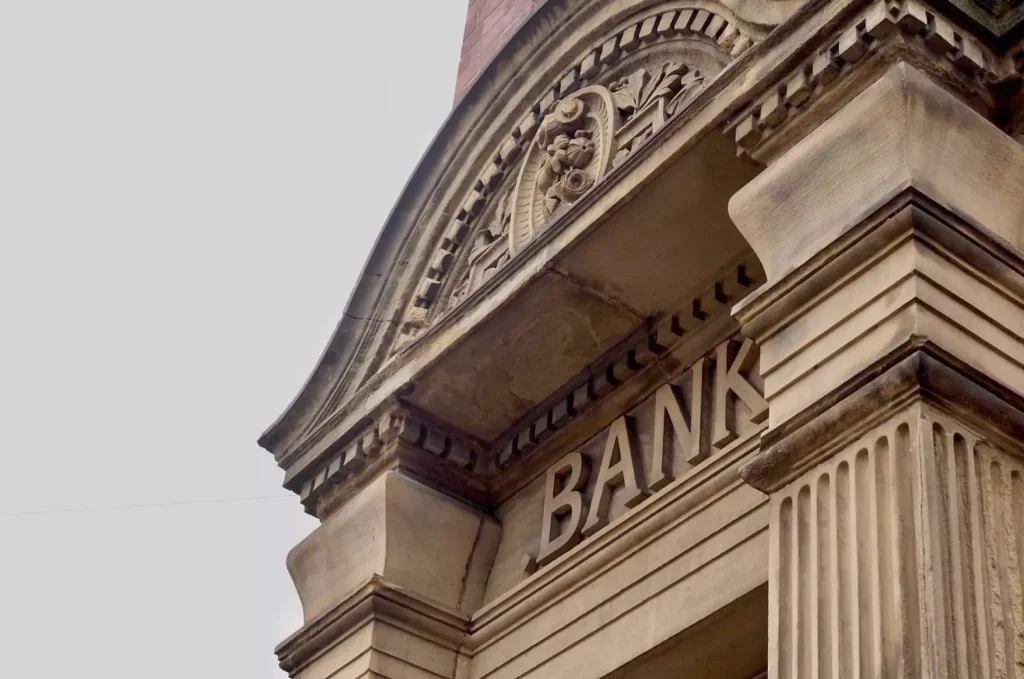 Sprawdź politykę banków wobec zmiany zatrudnienia
